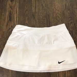 WHITE NIKE TENNIS SKIRT S